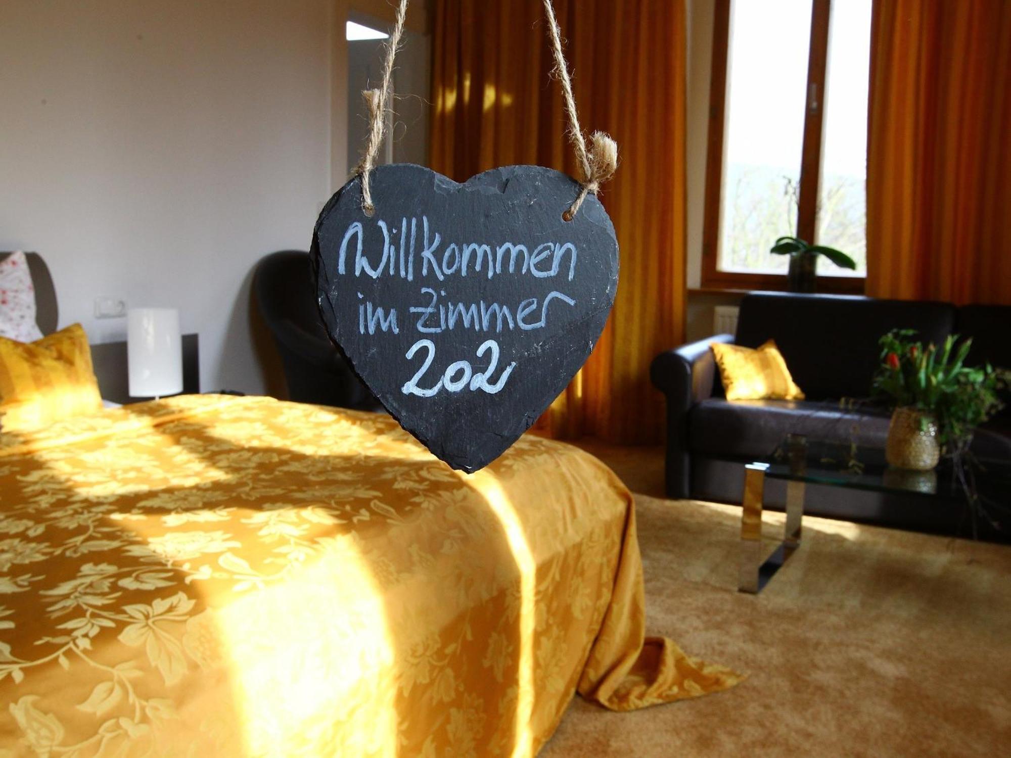 Hotel & Restaurant Schloss Weissenburg Uhlstadt-Kirchhasel Ngoại thất bức ảnh